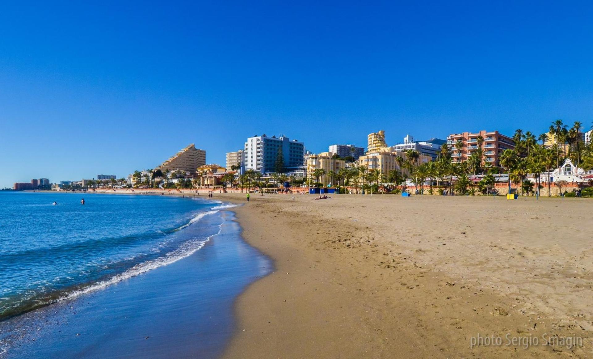 812 Benalbeach. 1ºlinea De Playa. Vistas A La Piscina Y La Montana. 贝纳尔马德纳 外观 照片