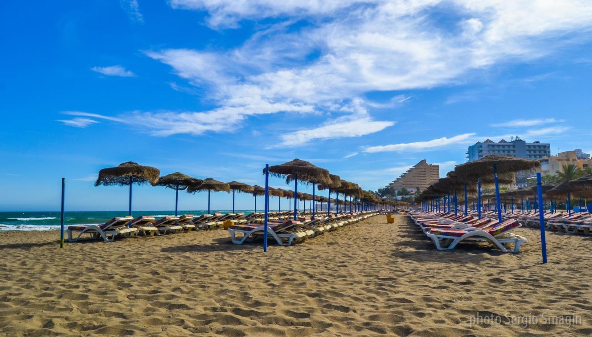 812 Benalbeach. 1ºlinea De Playa. Vistas A La Piscina Y La Montana. 贝纳尔马德纳 外观 照片
